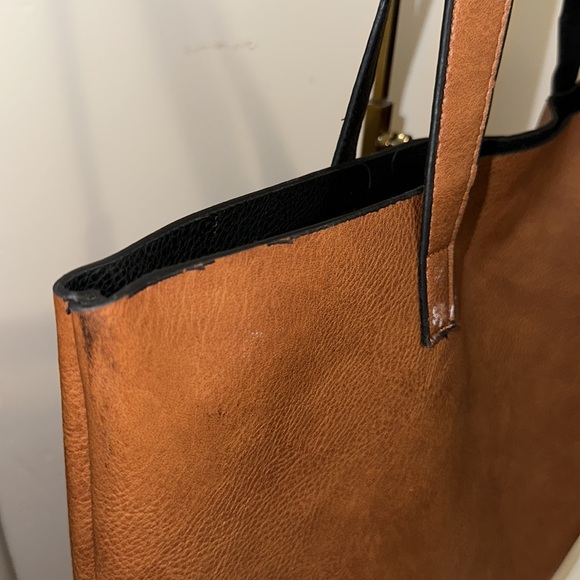 BEAUTIFUL BROWN LEATHER CARRY ALL! A MUST HAVE!! - Picture 6 of 14